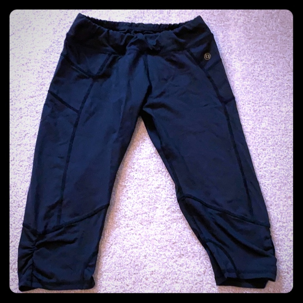 Lija black spandex capris